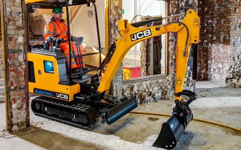 inchirieri miniexcavator